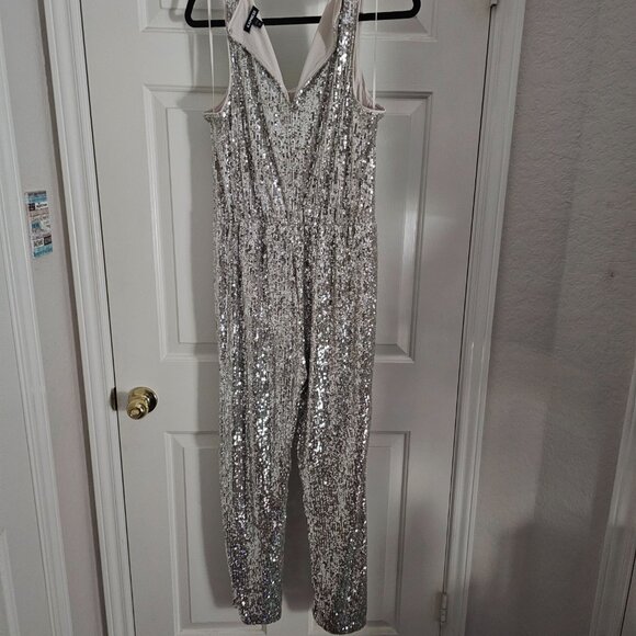 Sequins Jumpsuit - Picture 7 of 11